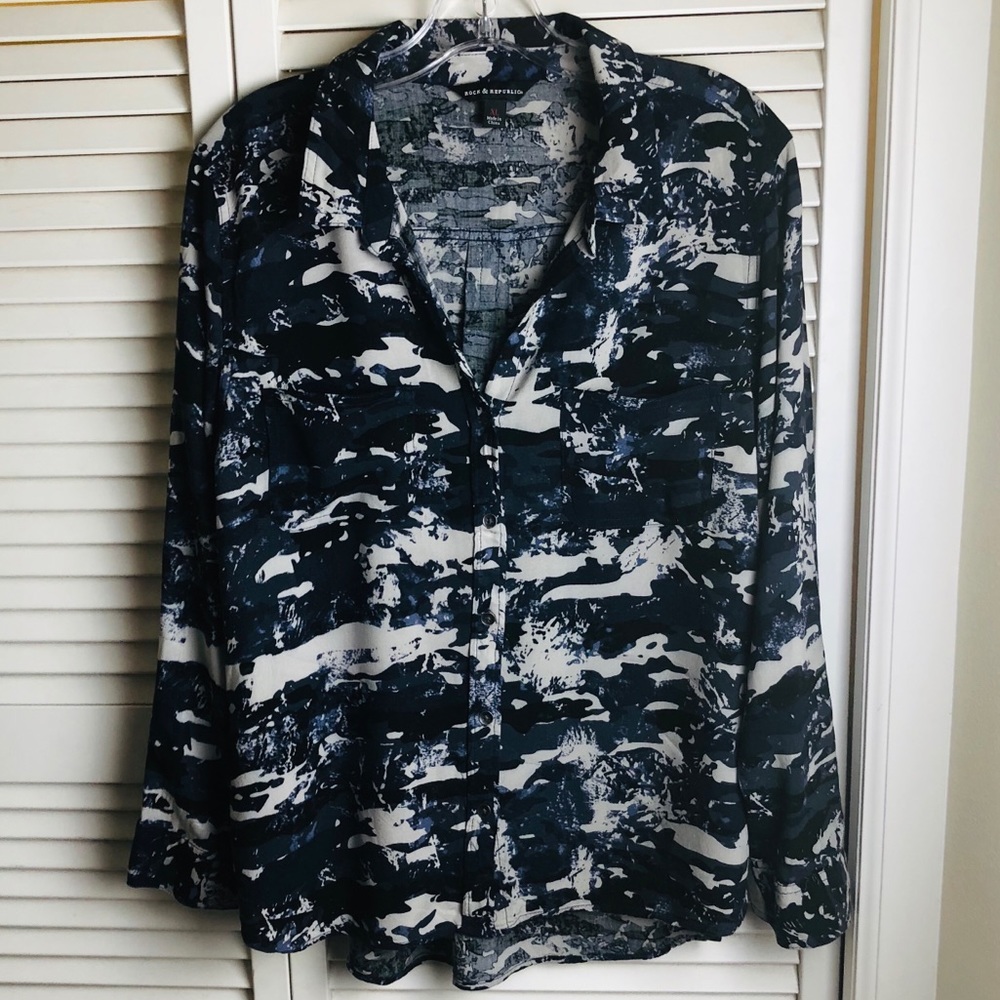 NWOT ROCK &REPUBLIC  BLUE CAMO BOYFRIEND SHIRT